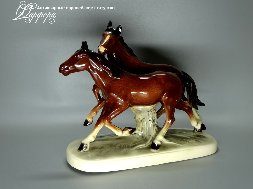 Купить фарфоровые статуэтки Katzhutte, Любовь и лошади, Германия